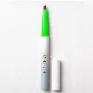 FLYTE.70 Chiseled Lip Shaper – Shade Sabotage